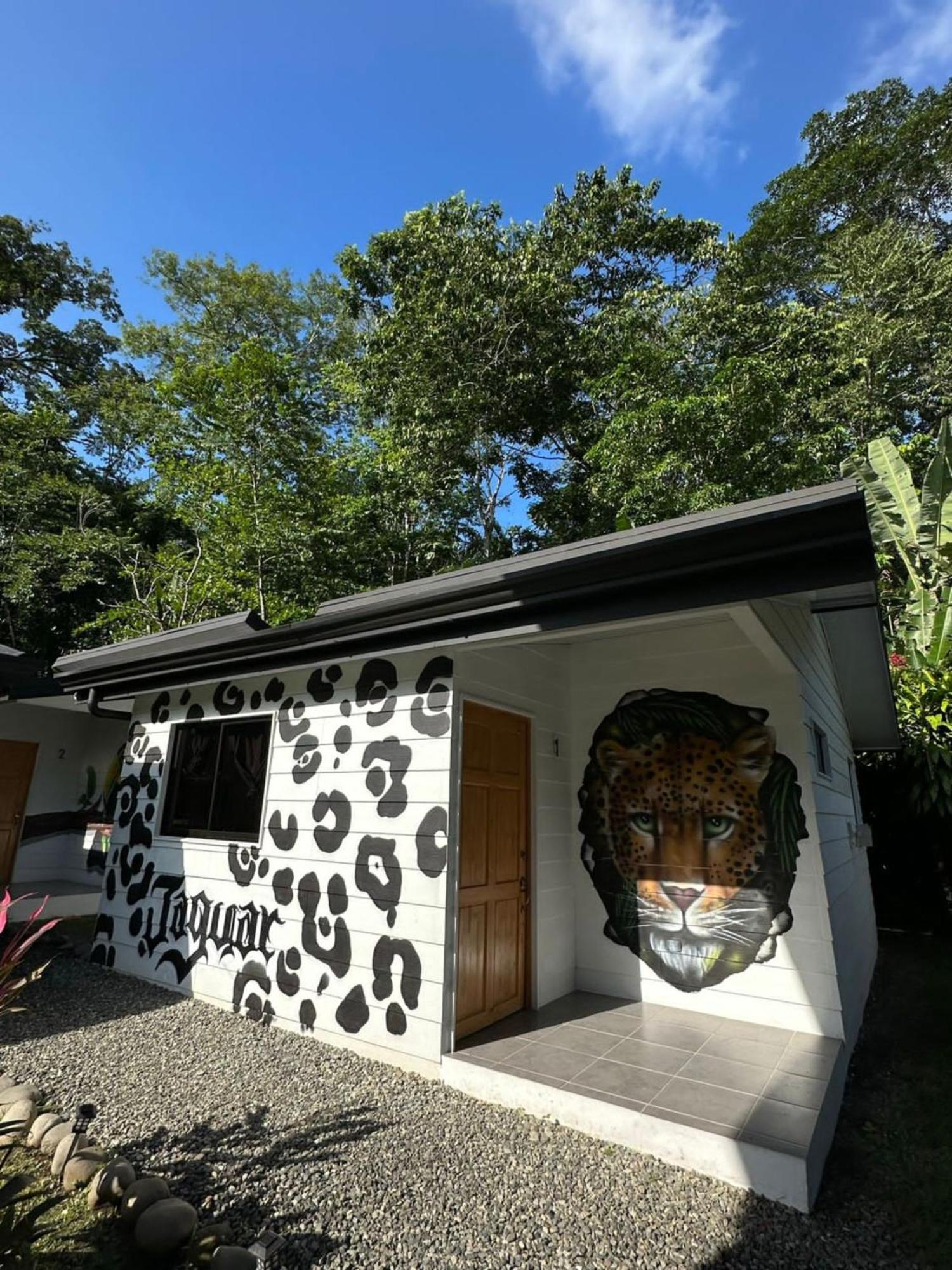 Bungalows Sloth Manzanillo  Exteriör bild